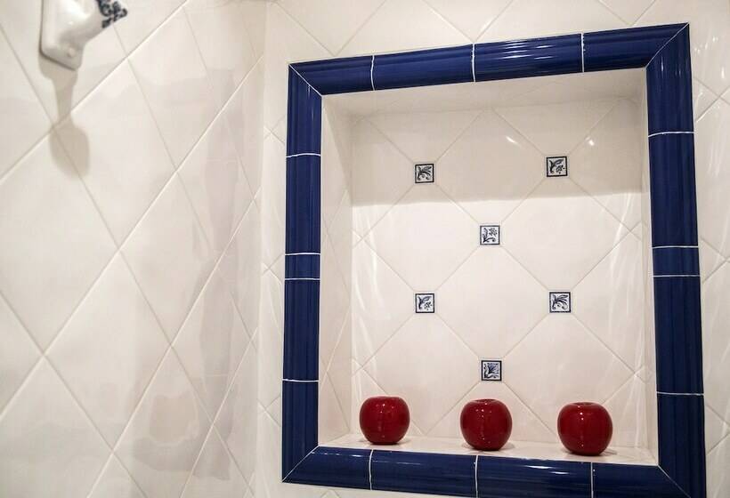 جناح مزود بتراس, Manoir De L'echauguette