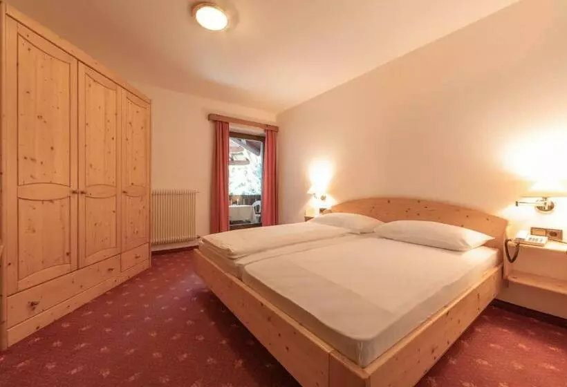 バルコニー付きスタンダードルーム, Berghotel Zum Zirm