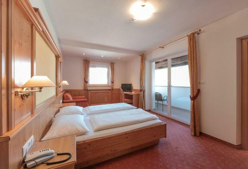 חדר סטנדרט עם מרפסת, Berghotel Zum Zirm