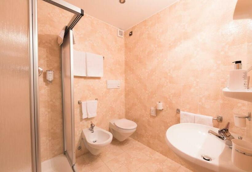 חדר סטנדרט עם מרפסת, Berghotel Zum Zirm