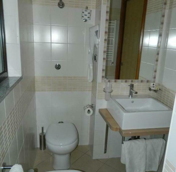 غرفة قياسية فردية, Conte Ruggero