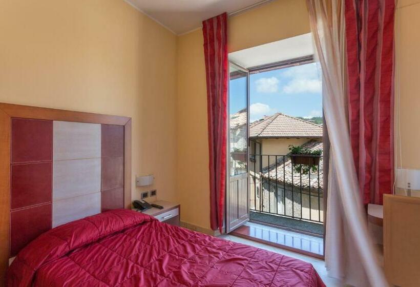 غرفة قياسية فردية, Conte Ruggero