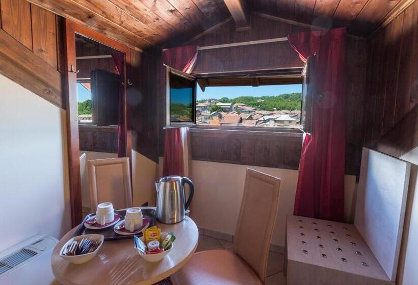 غرفة ديلوكس مطلة على المدينة, Conte Ruggero