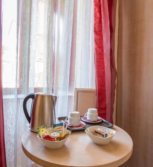 غرفة ديلوكس رباعية, Conte Ruggero