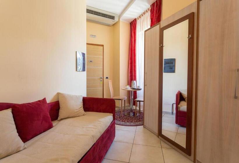 غرفة ديلوكس رباعية, Conte Ruggero