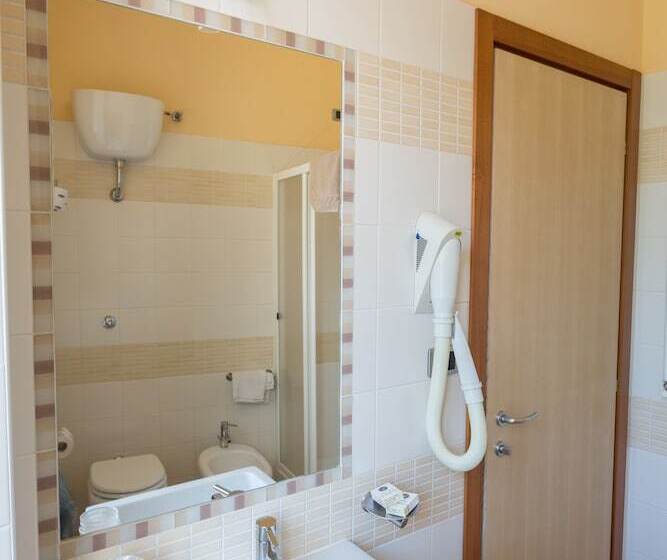 غرفة ديلوكس رباعية, Conte Ruggero