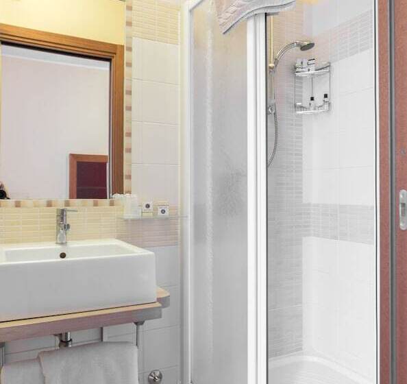 غرفة ديلوكس رباعية, Conte Ruggero