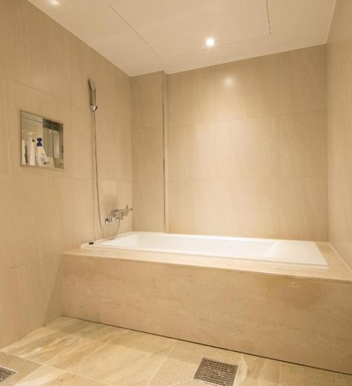 스탠다드 테라스 룸, The Empress