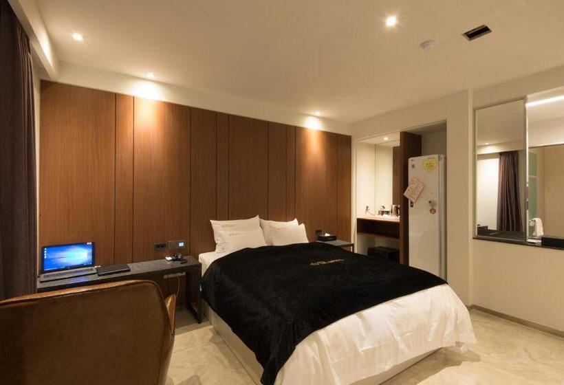 스탠다드 테라스 룸, The Empress