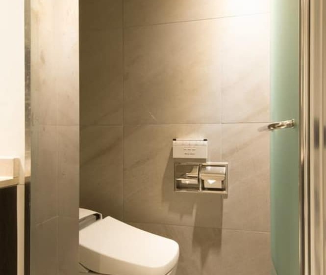 디럭스 룸, The Empress