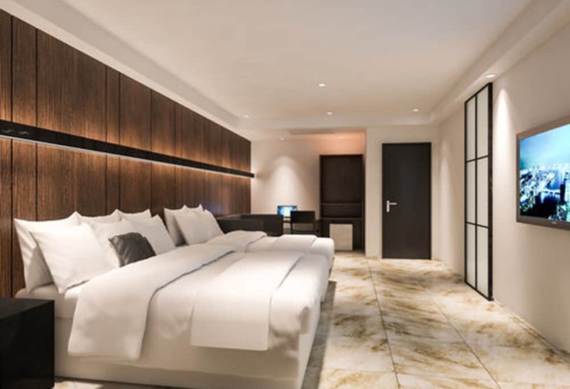 디럭스 룸, The Empress