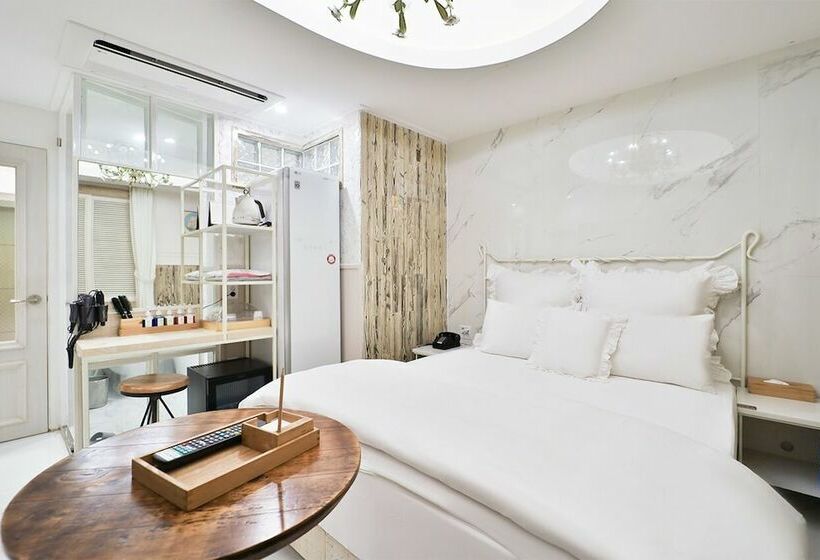 Номер Стандарт, February Hotel Hwanggeum