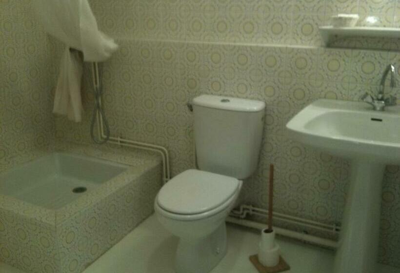 غرفة قياسية, Hôtel De La Paix