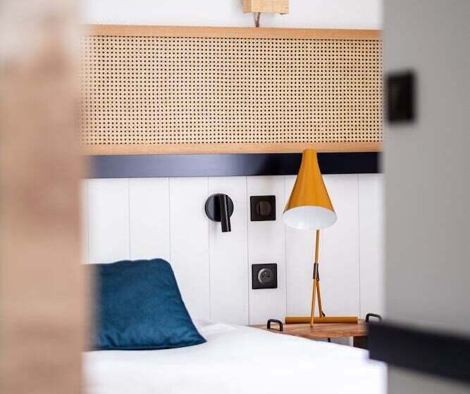 חדר משפחתי, Hôtel Le Français