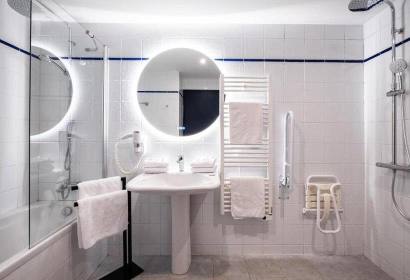 Семейный Номер, Hôtel Le Français