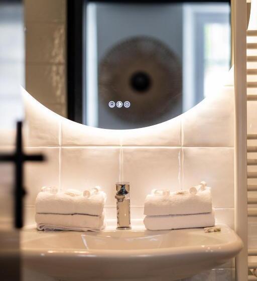 غرفة عائلية, Hôtel Le Français