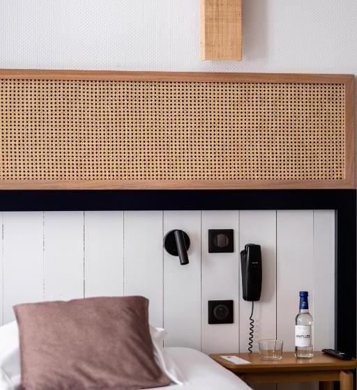 חדר משפחתי, Hôtel Le Français