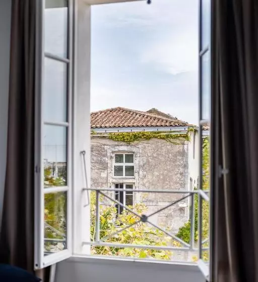 اتاق سوپریور سه تخته, Hôtel Le Français