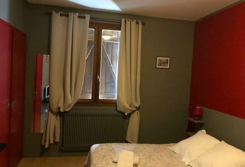 غرفة قياسية ثلاثية, La Trinite