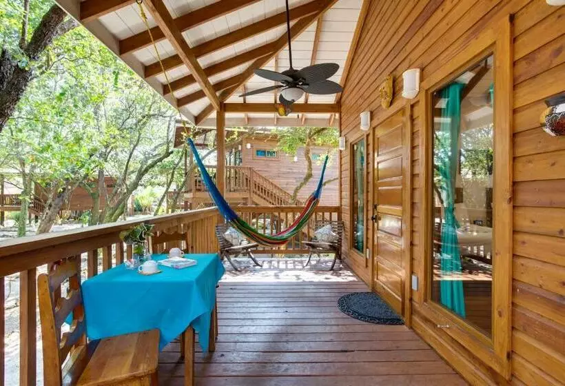 デラックスバンガロー, Mariposa Belize Beach Resort