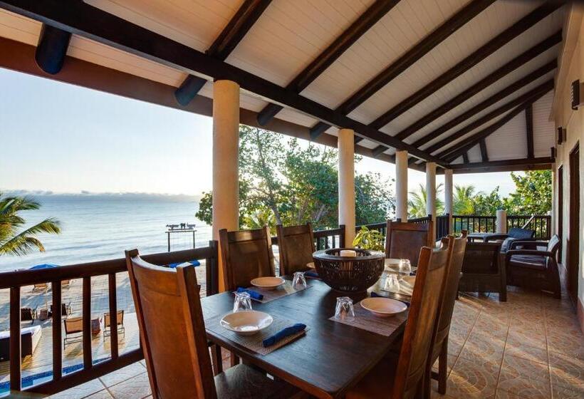 מיטת קינג בסוויטה, Mariposa Belize Beach Resort