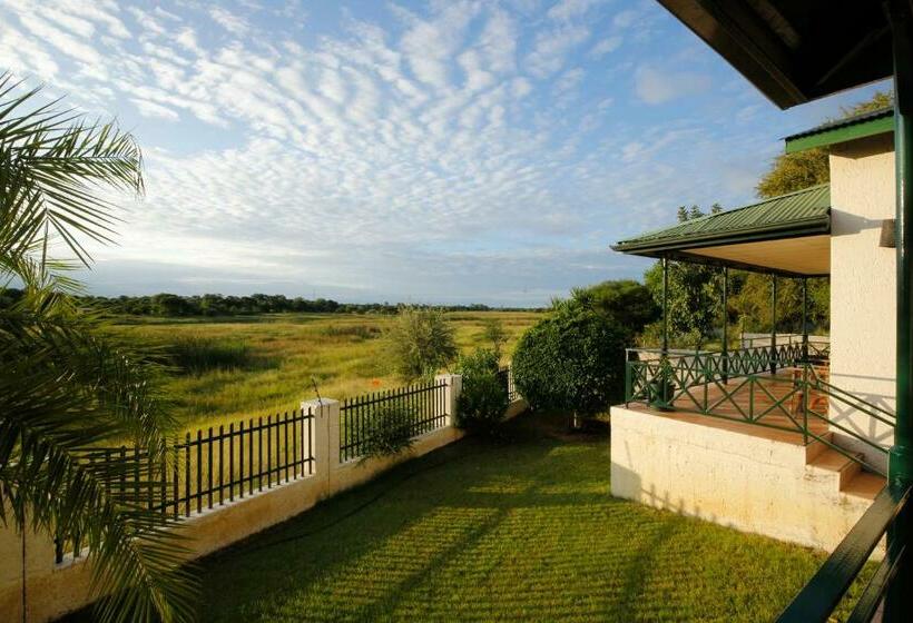 اتاق استاندارد با تخت بزرگ, Maun Lodge