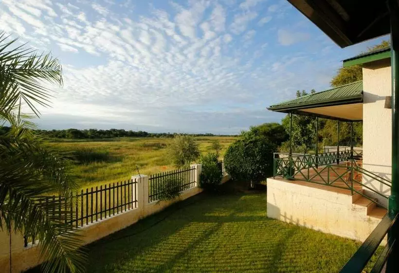اتاق استاندارد با تخت بزرگ, Maun Lodge