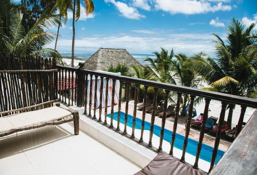 غرفة ديلوكس مطلّة علي البحر مزوَّدة بشُرفة, Moonshine Uroa Boutique