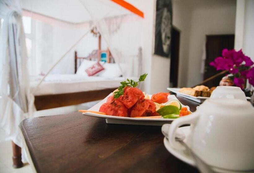 غرفة ديلوكس مطلّة علي البحر مزوَّدة بشُرفة, Moonshine Uroa Boutique