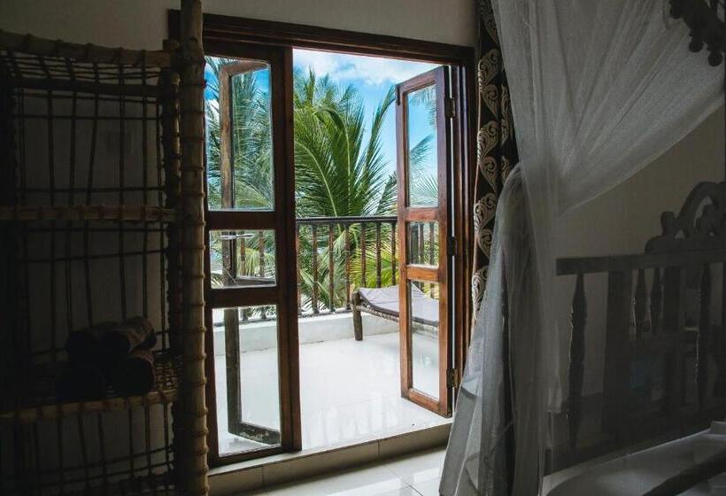 غرفة ديلوكس مطلّة علي البحر مزوَّدة بشُرفة, Moonshine Uroa Boutique