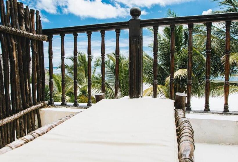 غرفة ديلوكس مطلّة علي البحر مزوَّدة بشُرفة, Moonshine Uroa Boutique