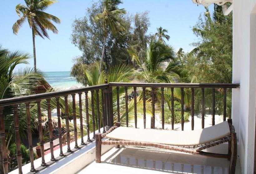 غرفة ديلوكس مطلّة علي البحر مزوَّدة بشُرفة, Moonshine Uroa Boutique