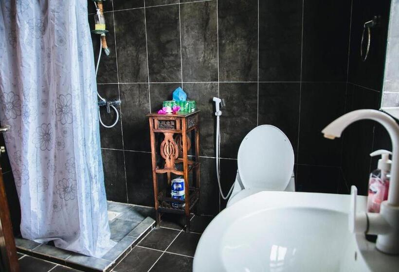 غرفة ديلوكس مطلّة علي البحر مزوَّدة بشُرفة, Moonshine Uroa Boutique