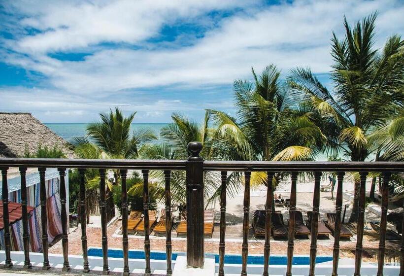 غرفة ديلوكس ثلاثية مطلة على البحر, Moonshine Uroa Boutique