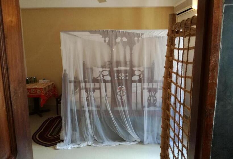 غرفة ديلوكس ثلاثية مطلة على الحديقة, Moonshine Uroa Boutique