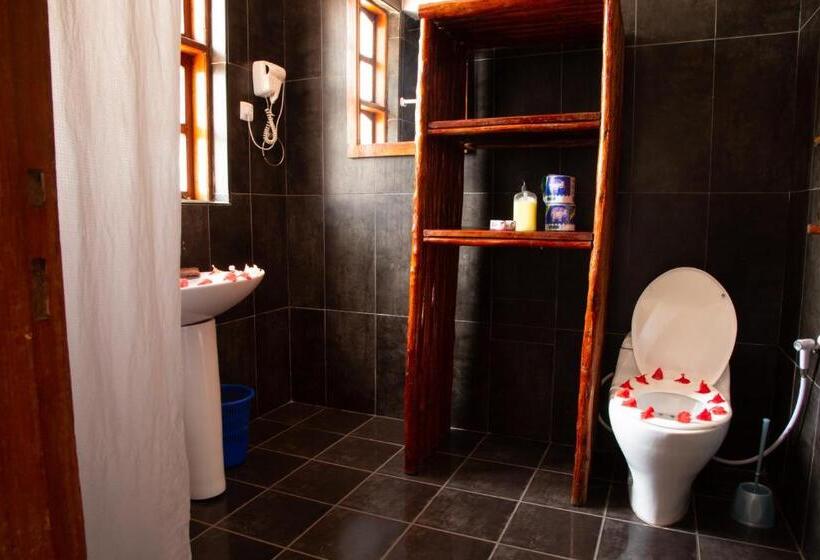 غرفة ديلوكس ثلاثية مطلة على الحديقة, Moonshine Uroa Boutique