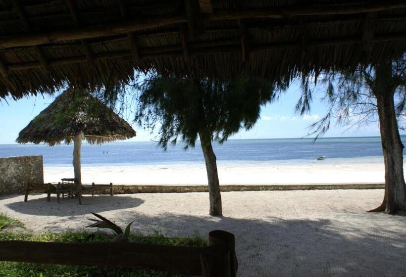 بنجلو ديلوكس, Moonshine Uroa Boutique