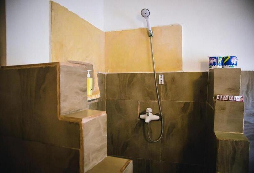 غرفة عائلية مطلّة علي البحر, Moonshine Uroa Boutique