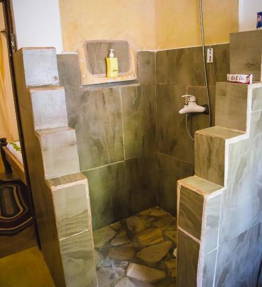 غرفة عائلية مطلّة علي البحر, Moonshine Uroa Boutique