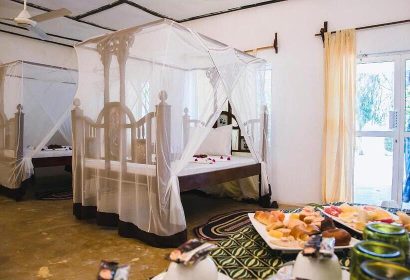 غرفة عائلية مطلّة علي البحر, Moonshine Uroa Boutique