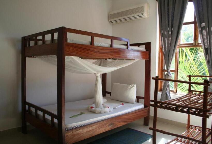 غرفة قياسية رباعية مطلة على الحديقة, Moonshine Uroa Boutique