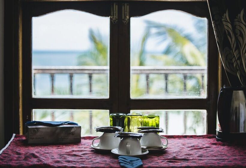 غرفة ديلوكس ثلاثية مطلة على البحر, Moonshine Uroa Boutique