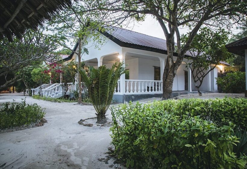 غرفة قياسية رباعية مطلة على البحر, Moonshine Uroa Boutique