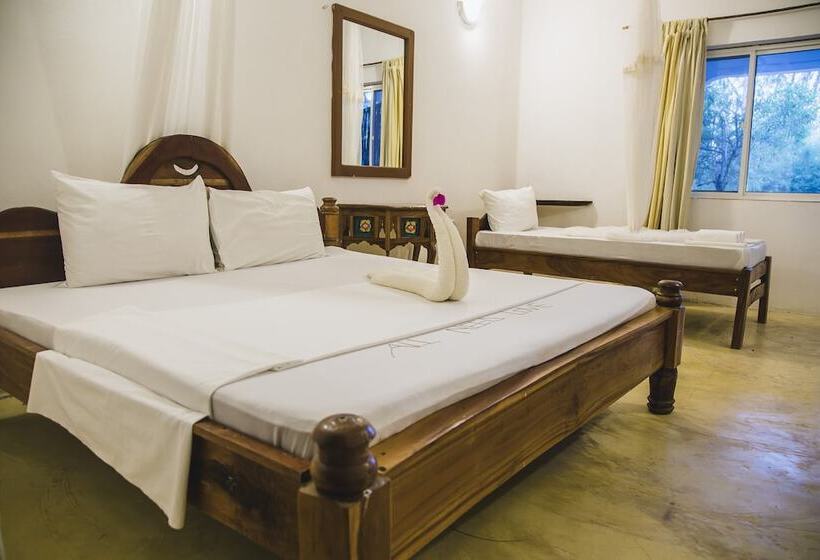 غرفة عائلية مطلّة علي البحر, Moonshine Uroa Boutique