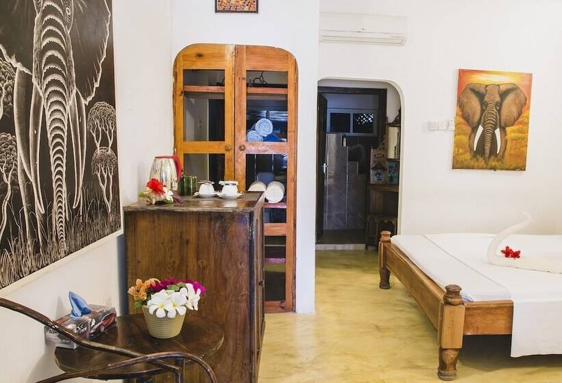 غرفة عائلية مطلّة علي البحر, Moonshine Uroa Boutique