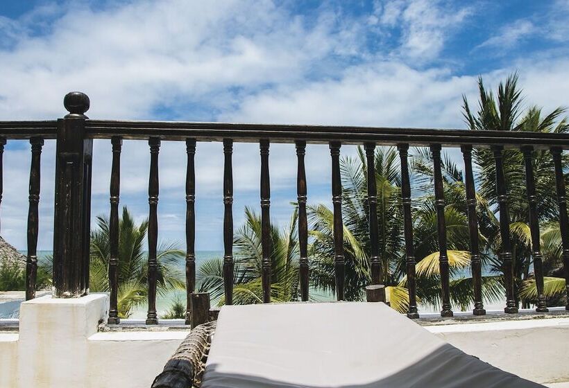 غرفة ديلوكس ثلاثية مطلة على البحر, Moonshine Uroa Boutique