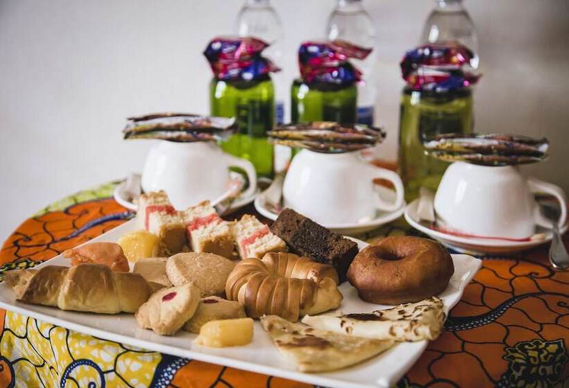 غرفة عائلية مطلّة علي البحر, Moonshine Uroa Boutique