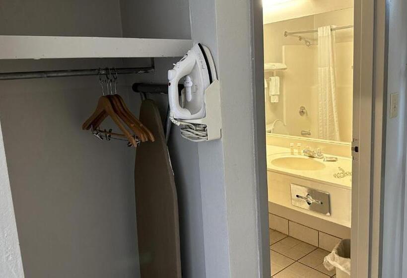 اتاق استاندارد با تخت بزرگ برای معلولان, Super Inn & Suites Philadelphia