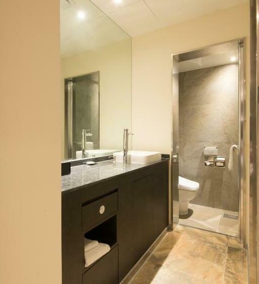 디럭스 룸, The Empress