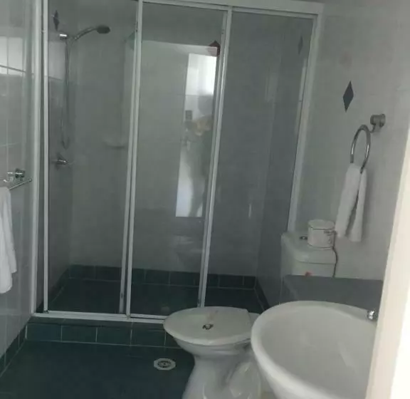 キングサイズベッドのスタンダードルーム, Comfort Hotel Pacific Cleveland